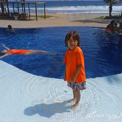 Escondite Restaurant & Beach Club