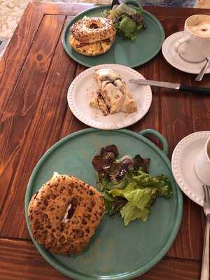 La Olivia Casual Eatery