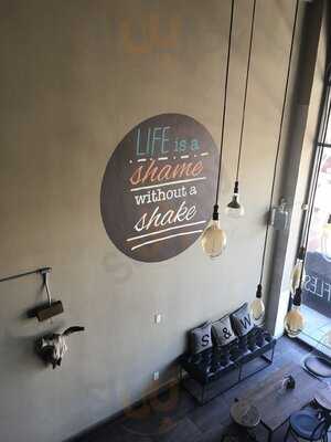 1000 Shakes & Waffles