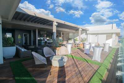 La Azotea Rooftop & Raw Bar