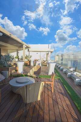 La Azotea Rooftop & Raw Bar