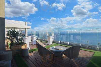 La Azotea Rooftop & Raw Bar