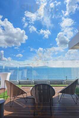 La Azotea Rooftop & Raw Bar