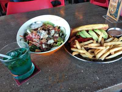 Wingman Wings & Beer & Sports