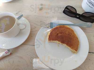 De Los Santos Pasteles Y Cafe