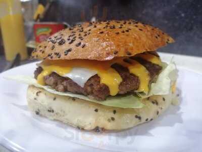 Monstruo Burger Al Carbon Flamingos