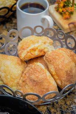 Acueducto Restaurant & Bar