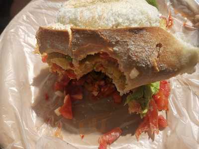 Duros Y Guacamayas Hernandez