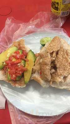 Duros Y Guacamayas Hernandez