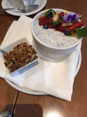 Margaret Chic Kitchen