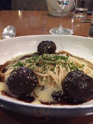 Margaret Chic Kitchen