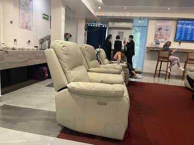 The Grand Lounge Elite