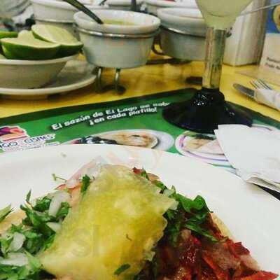 El Lago De Los Cisnes