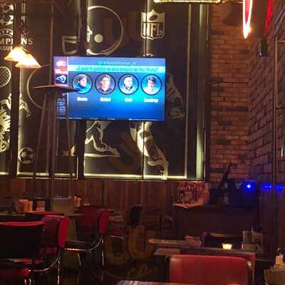 Burger Bar Joint Patio Universidad