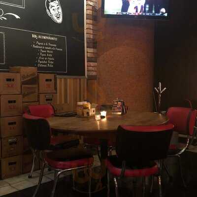 Burger Bar Joint Patio Universidad