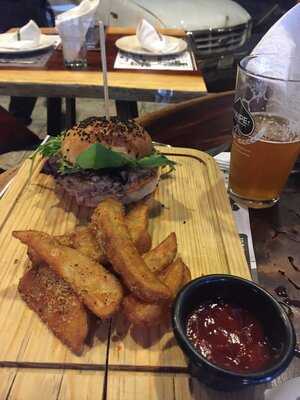 Burger Bar Joint Patio Universidad