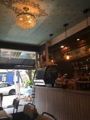 Los Amantes, Cafe & Bistro