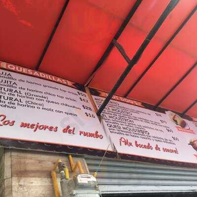 Hot Dogs El Moustron