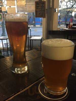 Claroscuro Gastropub