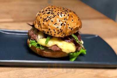 Claroscuro Gastropub