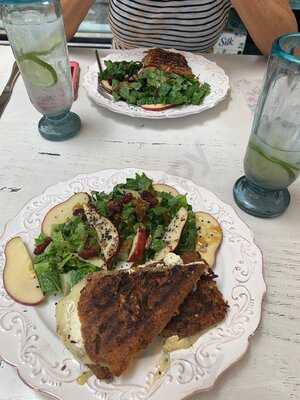 Las Mamazotas Kitchen