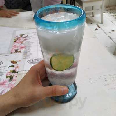 Las Mamazotas Kitchen