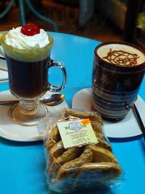 Biblioteca Del Piloto Café