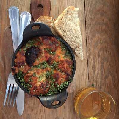 Los Amantes, Cafe & Bistro