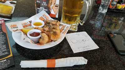 Hooters Plaza Central