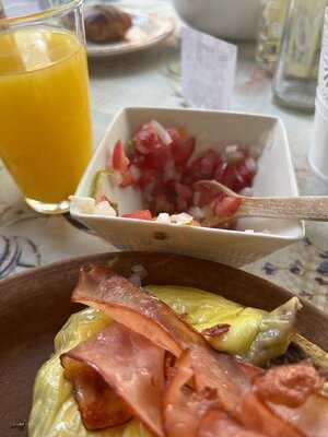 Saint-pétit Café Et Patisserie