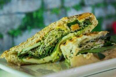 Nah Xhi Snack & Travel