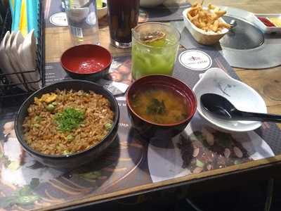 Izayaka Sushi, Ramen & Roll