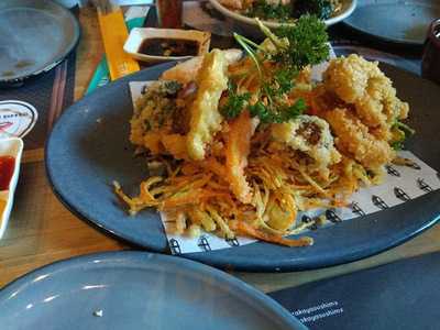 Izayaka Sushi, Ramen & Roll