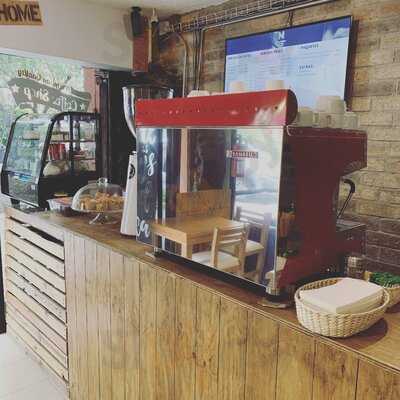 Madero Café & Barber