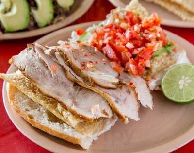 Duros Y Guacamayas Hernández.