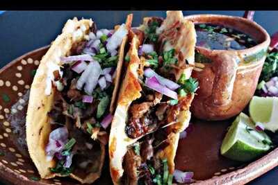 Oveja Negra Pizz & Birria