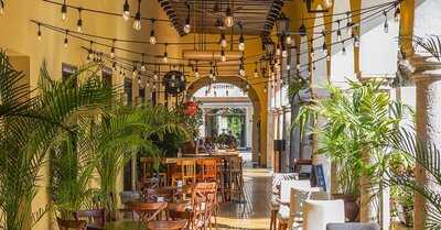 Avec Amour - Bistro Fusion