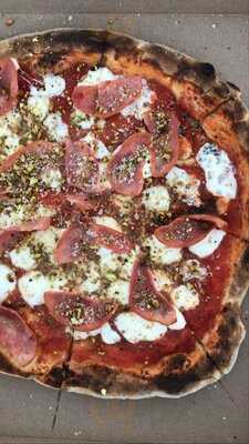 Lou's Taller De Pizza