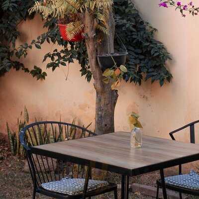 Lou's Taller De Pizza