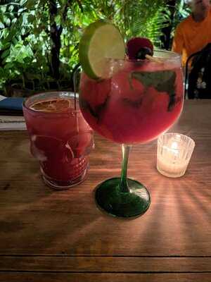 Mu. Burgerhouse Av. Nader