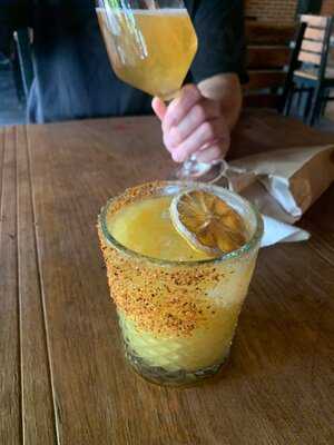 Mu. Burgerhouse Av. Nader