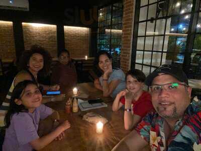 Mu. Burgerhouse Av. Nader