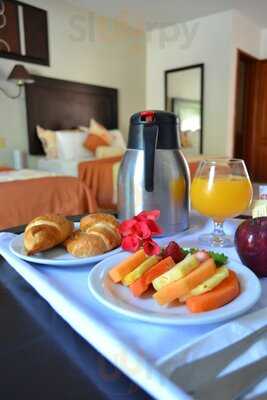 Guacamayas Restaurant - Bar