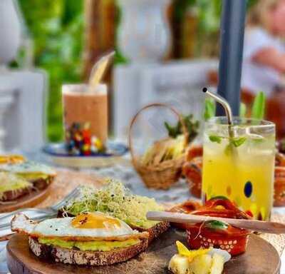 Carolin Cacao Cafe & Gelato