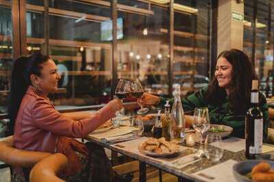 Tomma Liquor Store And Pizza Bar