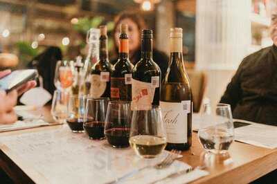 Tomma Liquor Store And Pizza Bar