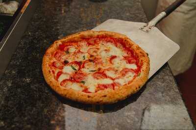 Tomma Liquor Store And Pizza Bar