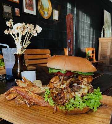 Amor & Comida: Café Bistro Tj