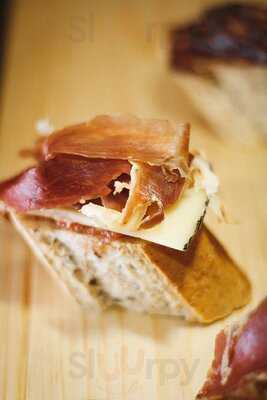 Dos Tapas Cervecería