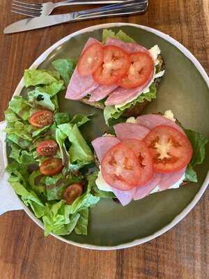 Yogui - Arte Y Café